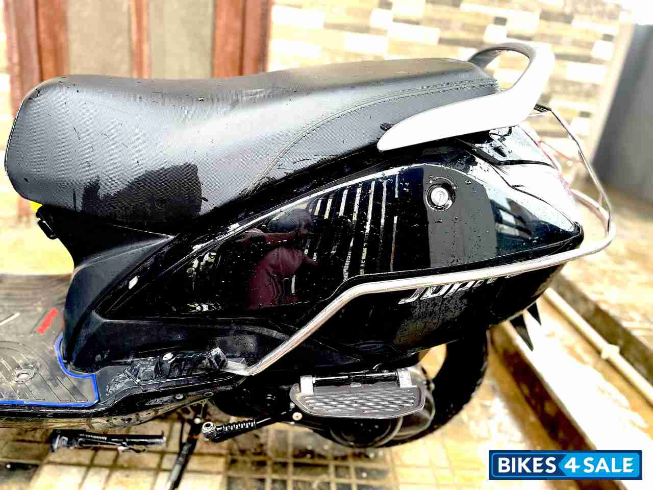 Glossy Black TVS Jupiter BS6