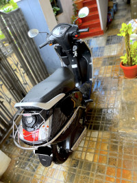 Glossy Black TVS Jupiter BS6