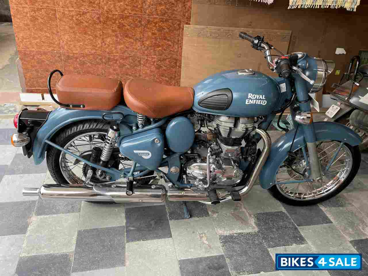 Royal Enfield Classic Squadron Blue