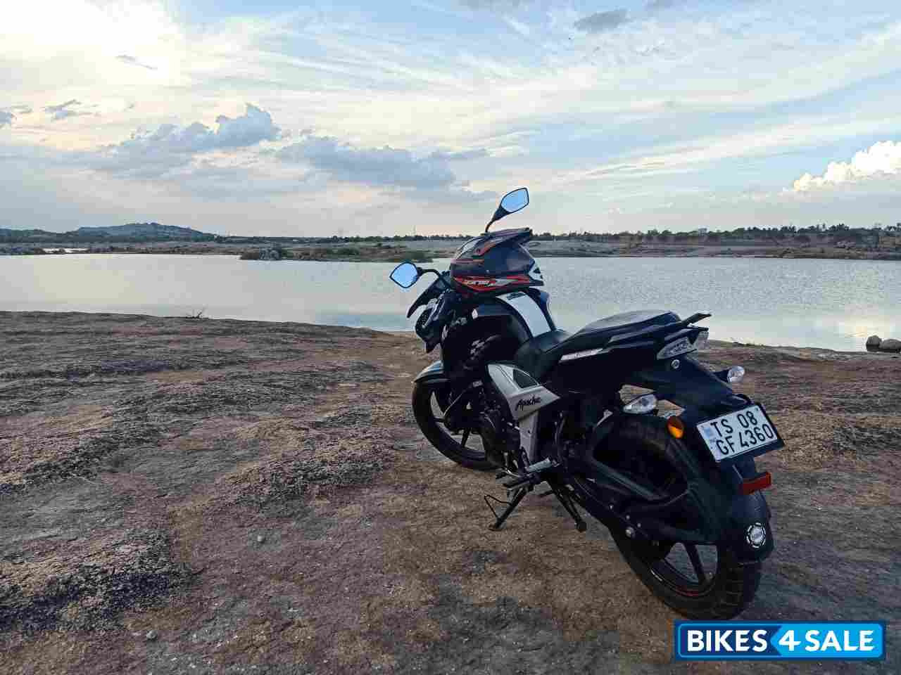 Black TVS Apache RTR 160 4V Black TVS Apache RTR 160 4V