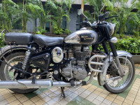 Black Royal Enfield Classic 500