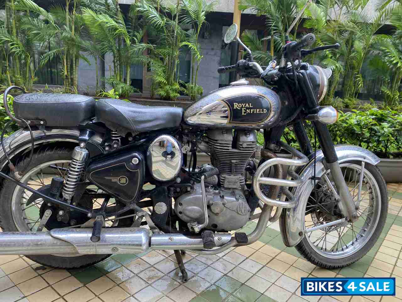 Black Royal Enfield Classic 500