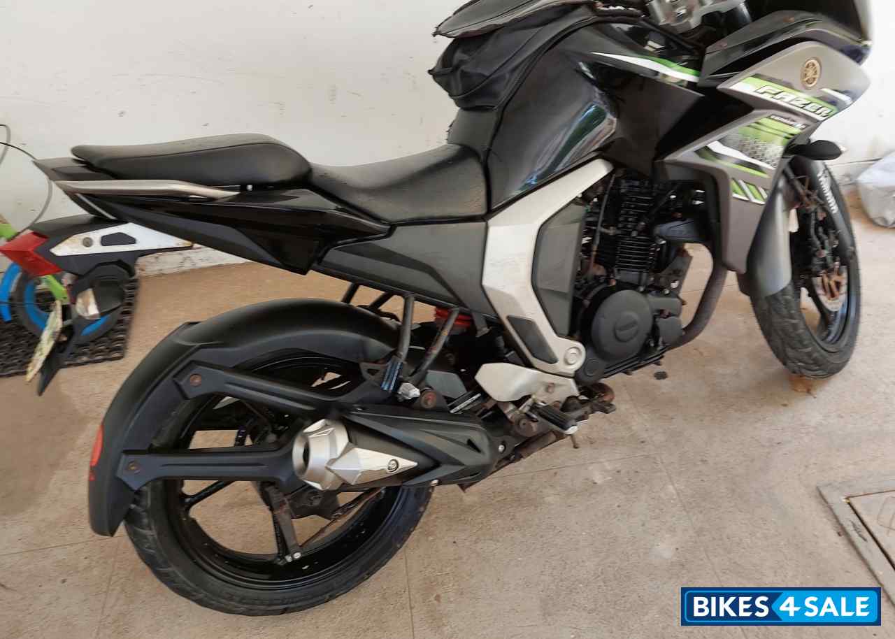 Black Grey Yamaha Fazer FI V2