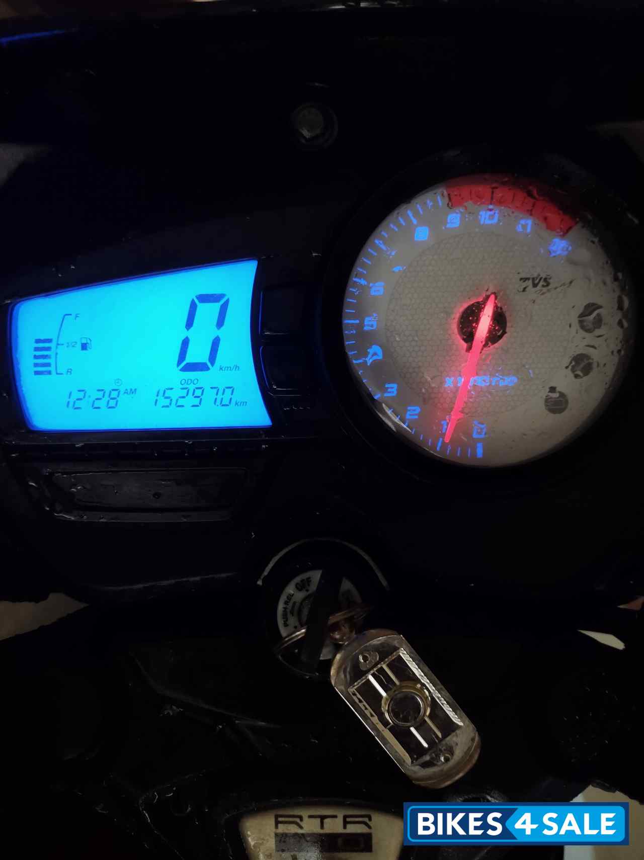 White TVS Apache RTR 160