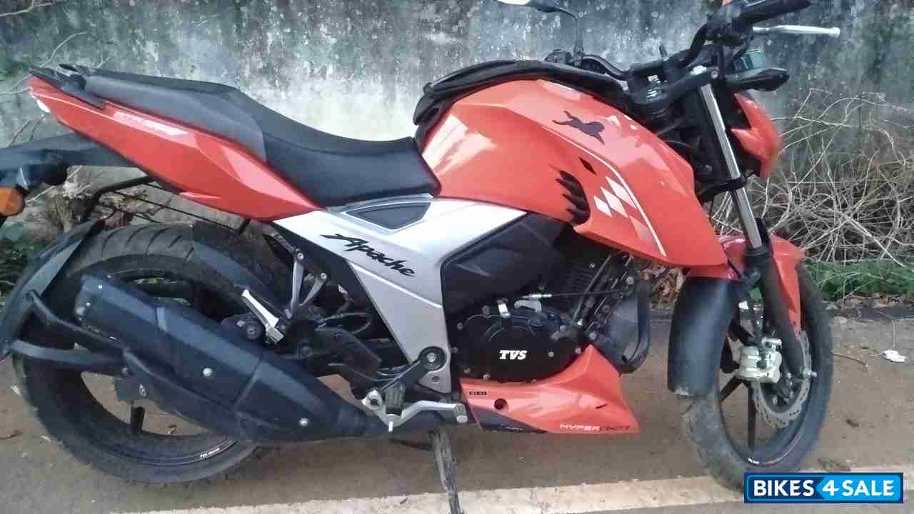Red TVS Apache RTR 160 4V BS6