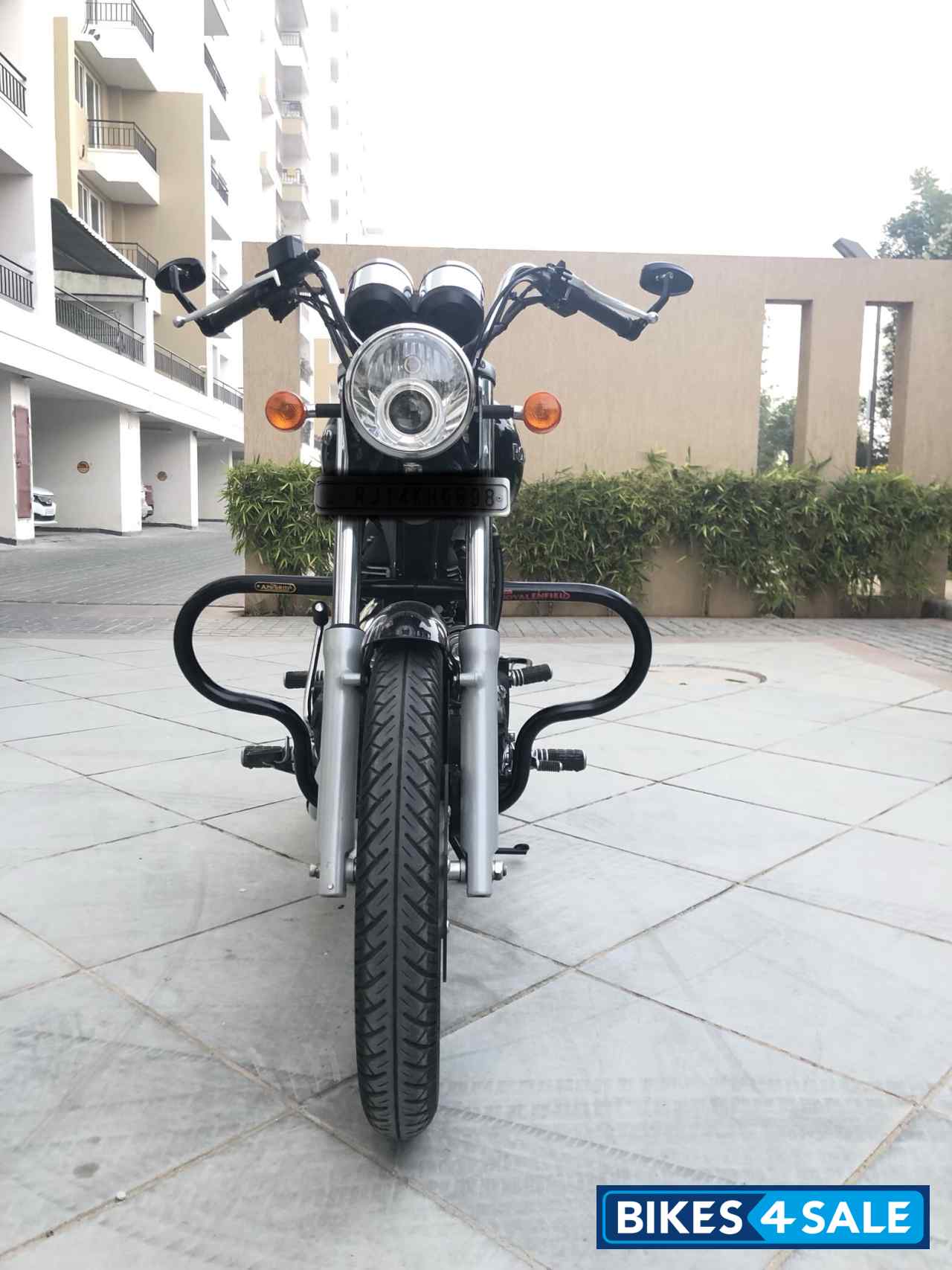 Black Royal Enfield Thunderbird 500
