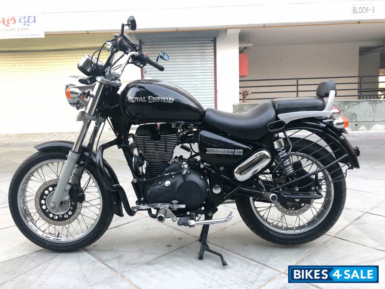 Black Royal Enfield Thunderbird 500