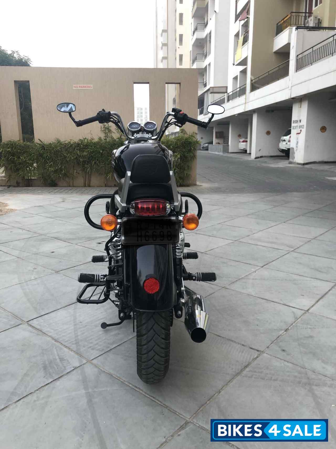 Black Royal Enfield Thunderbird 500