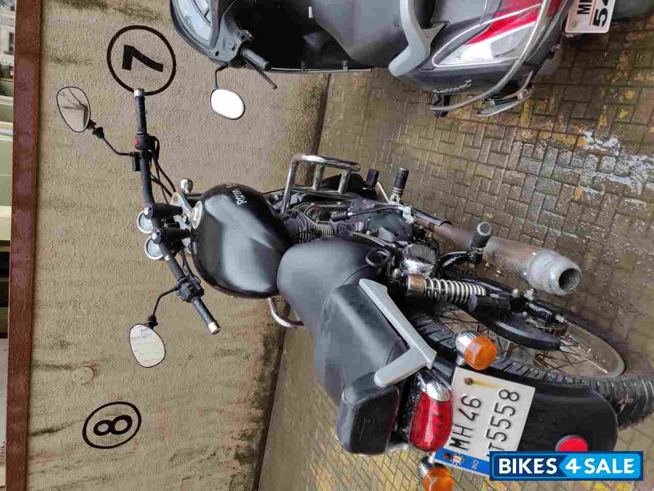 Black Royal Enfield Thunderbird 500