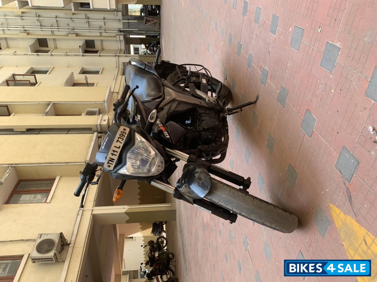 Black Suzuki Gixxer 150