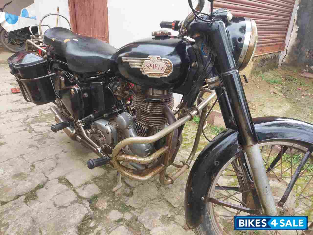 Black Royal Enfield Bullet Standard 350
