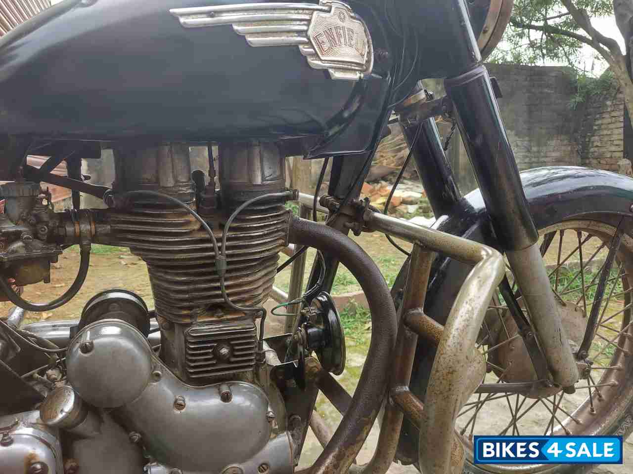 Black Royal Enfield Bullet Standard 350