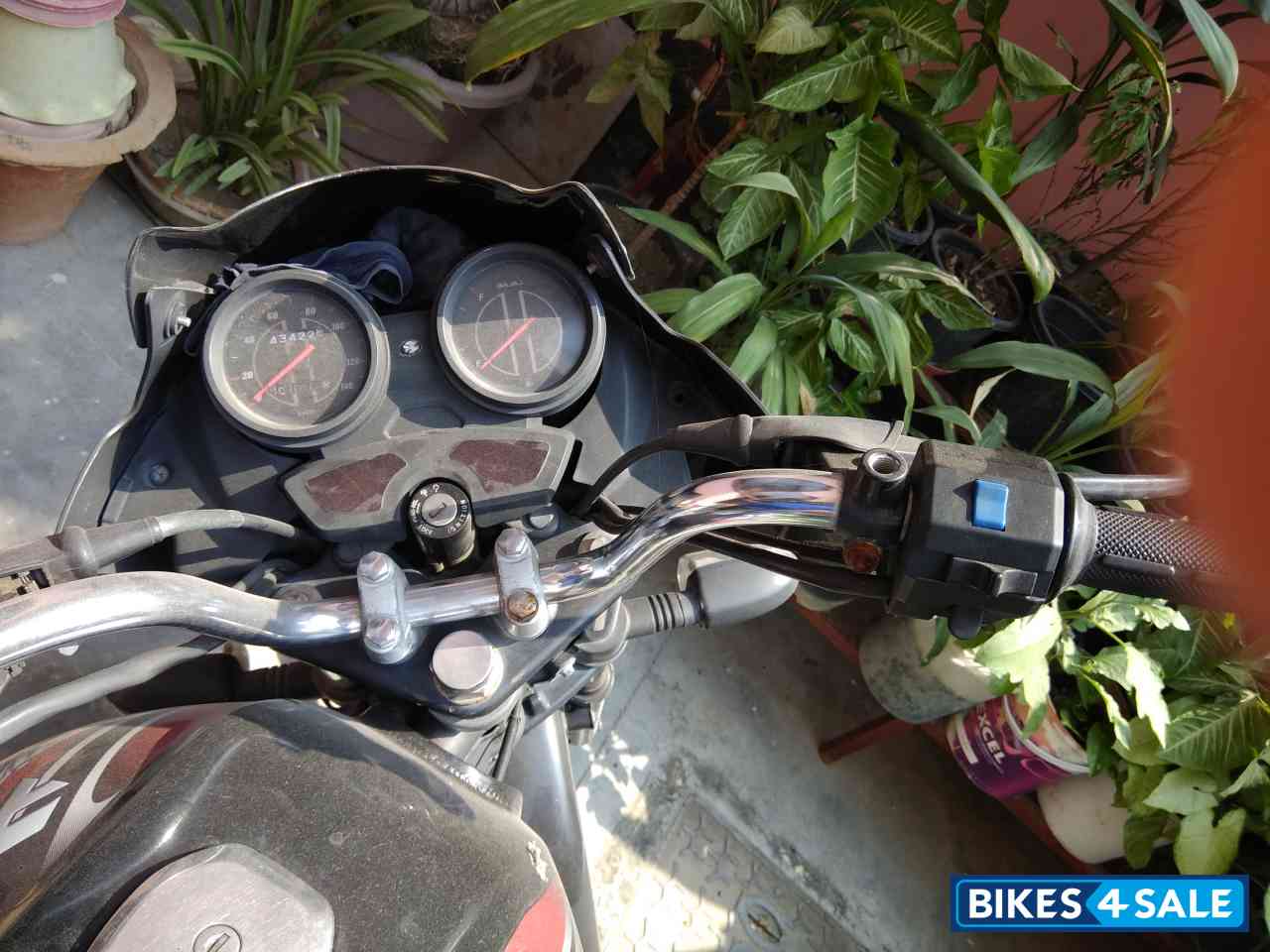 Red Black Bajaj Discover 100 DTS-Si