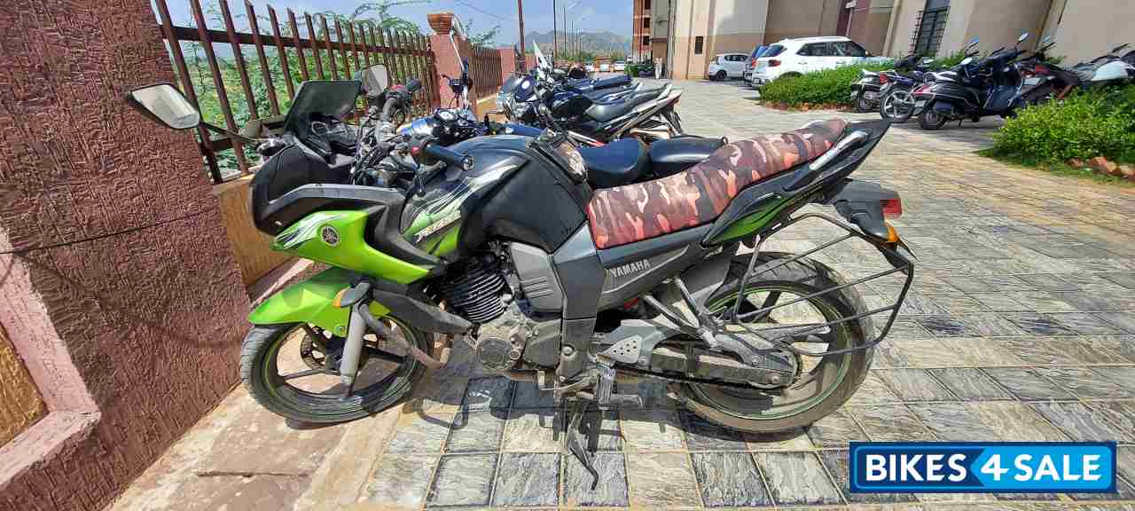 Black Green Yamaha Fazer