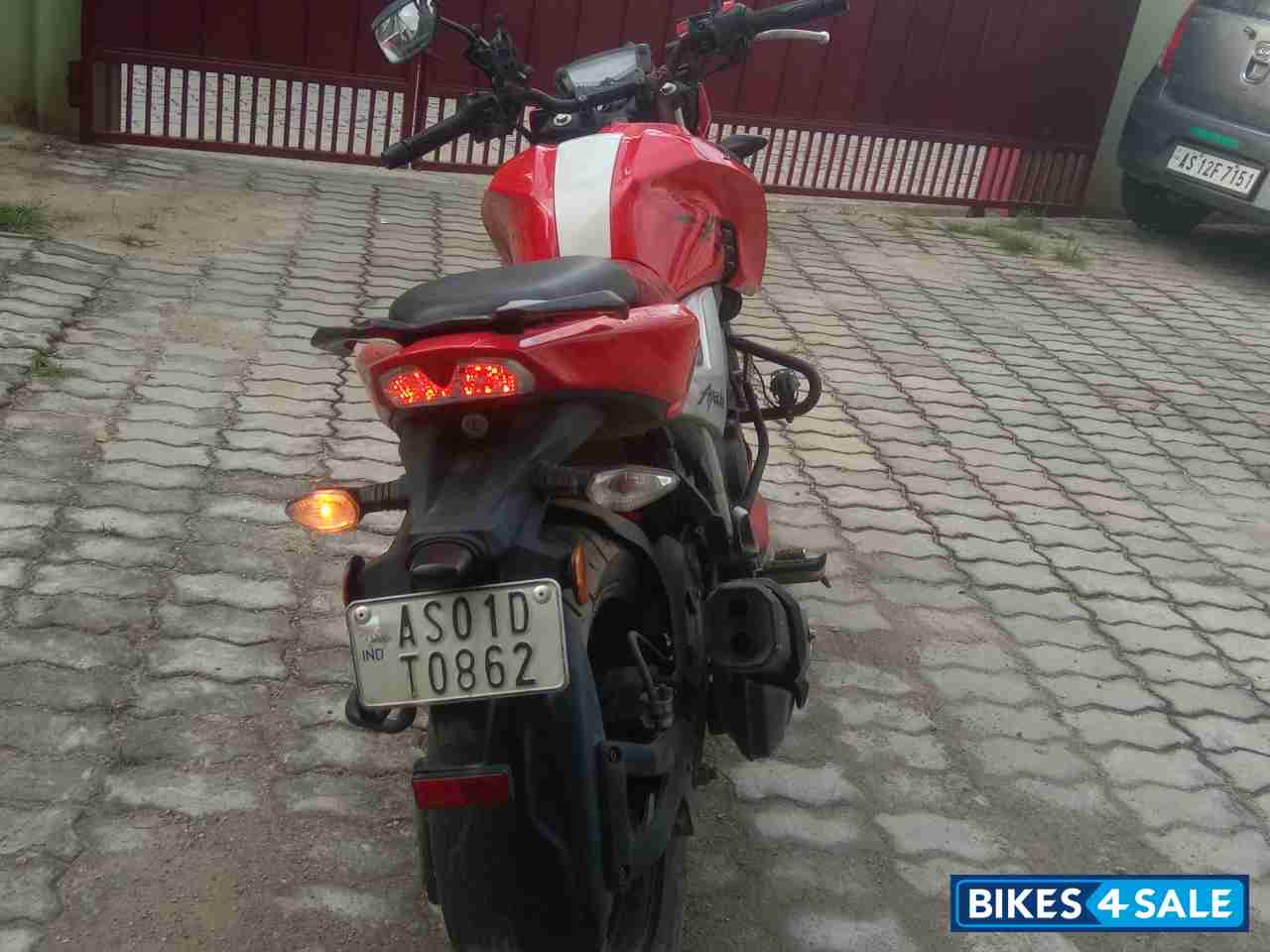 Red & White TVS Apache RTR 160 4V