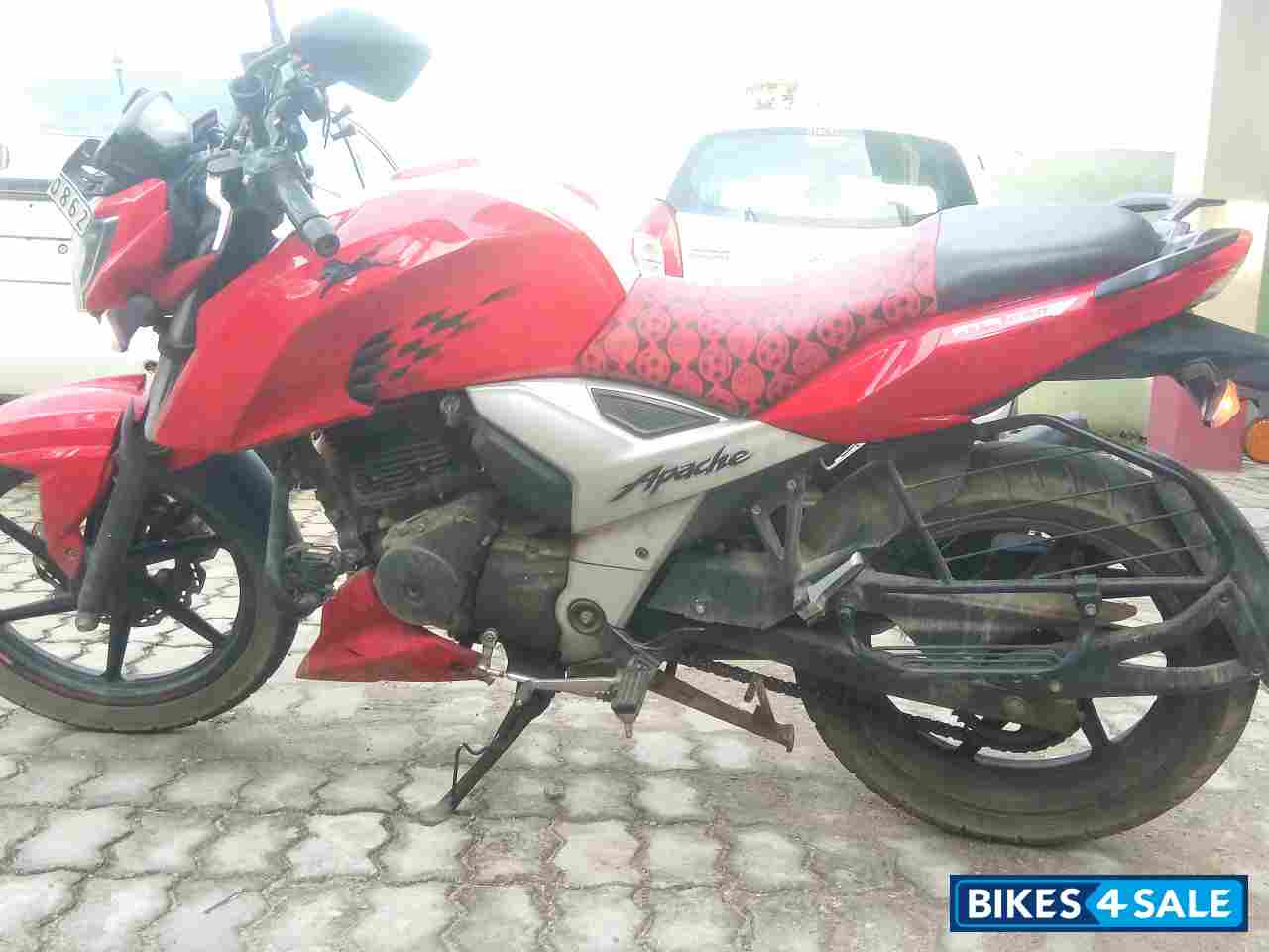 Red & White TVS Apache RTR 160 4V