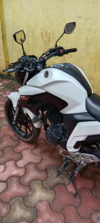 White Yamaha FZ25