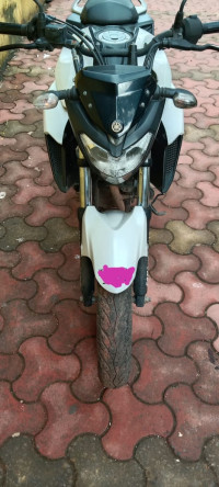 White Yamaha FZ25