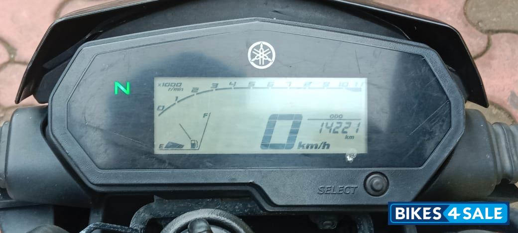 White Yamaha FZ25 White Yamaha FZ25