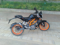 Black KTM Duke 390