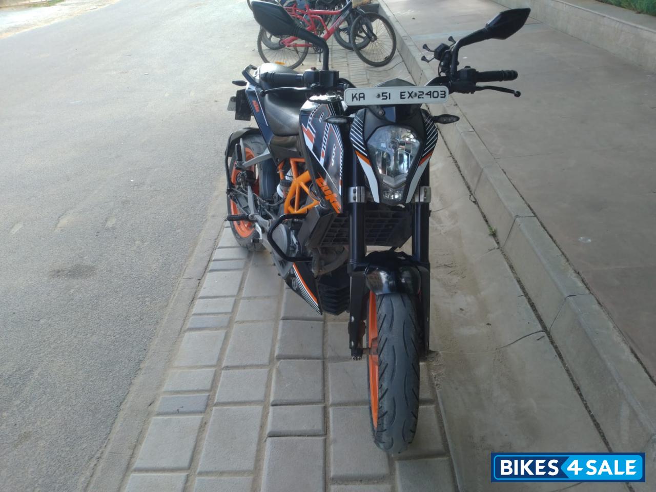 Black KTM Duke 390