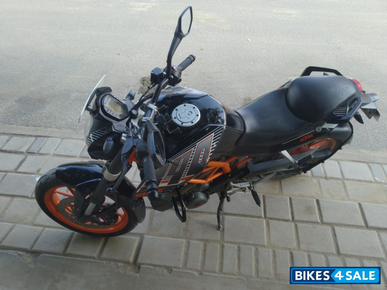 Black KTM Duke 390