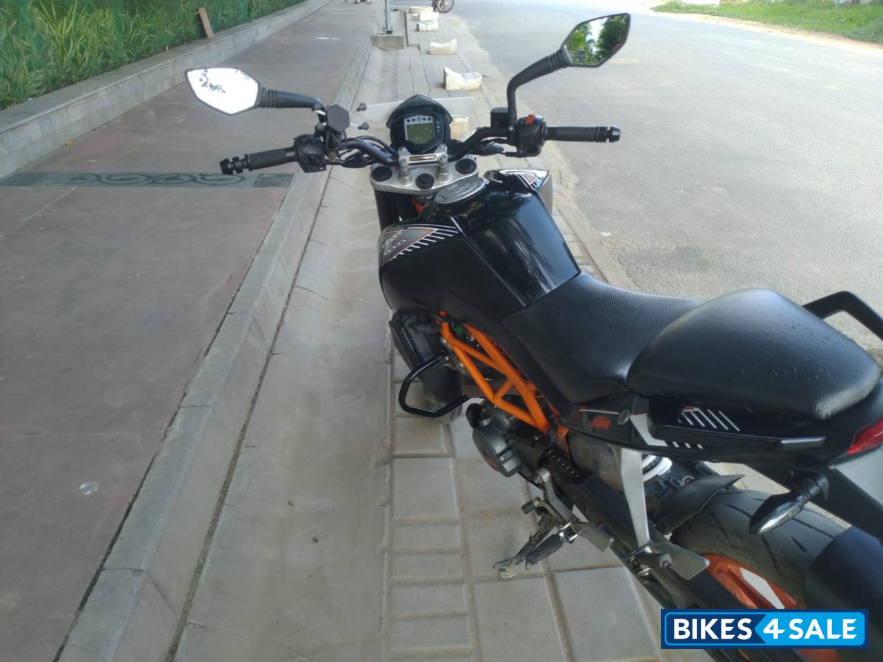 Black KTM Duke 390