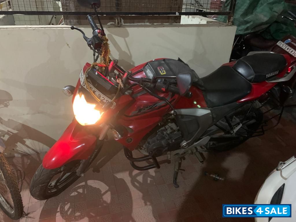 Red Yamaha FZ FI V2