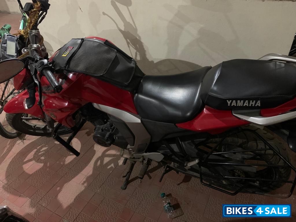 Red Yamaha FZ FI V2