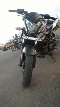 Graphic White Bajaj Pulsar 200 NS