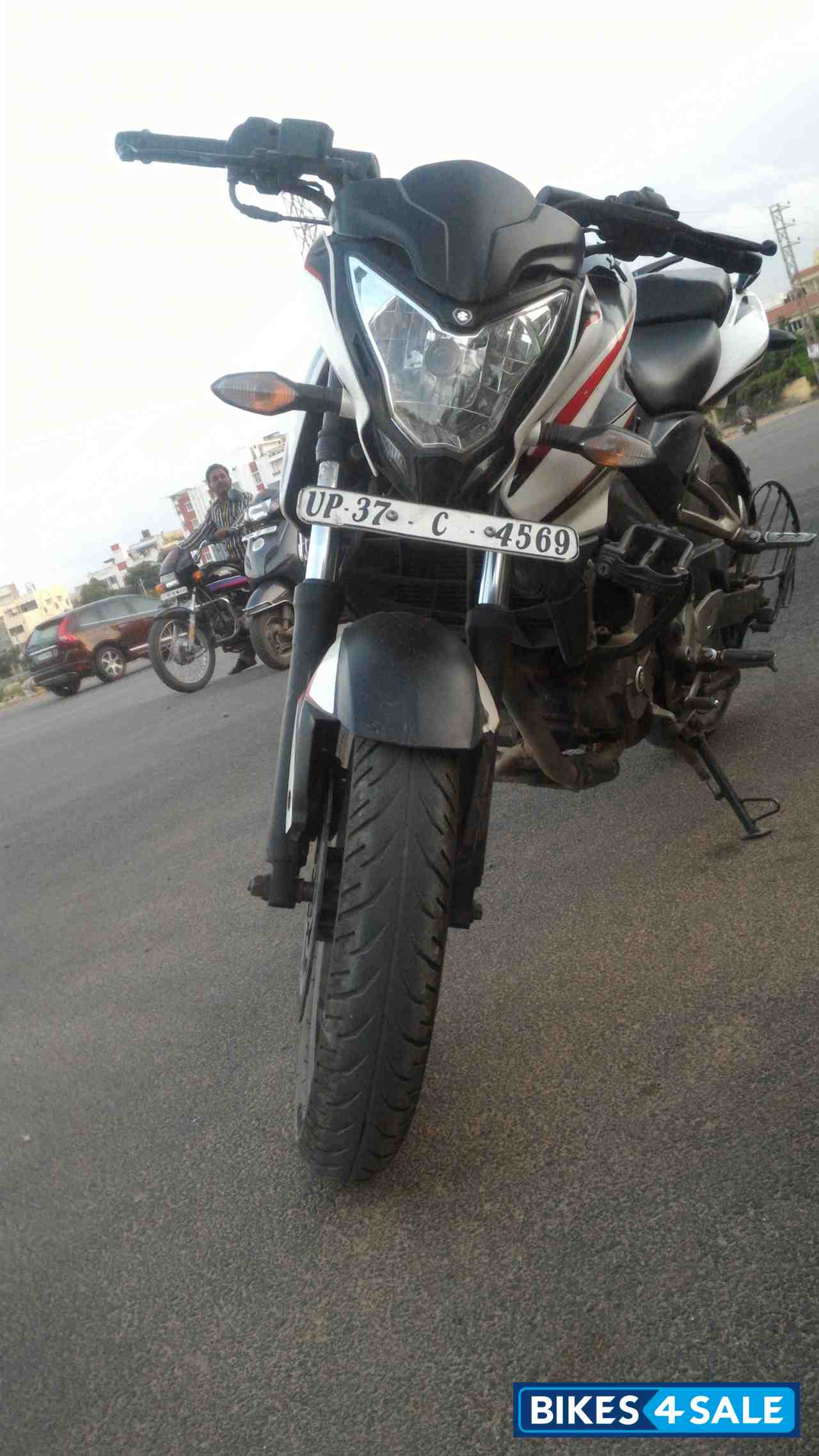 Graphic White Bajaj Pulsar 200 NS