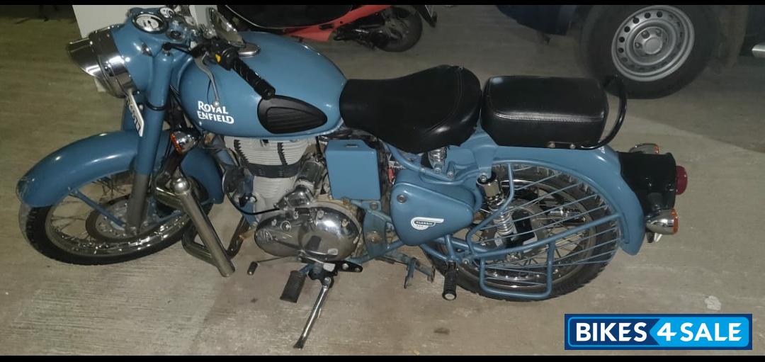 Royal Enfield Classic Squadron Blue