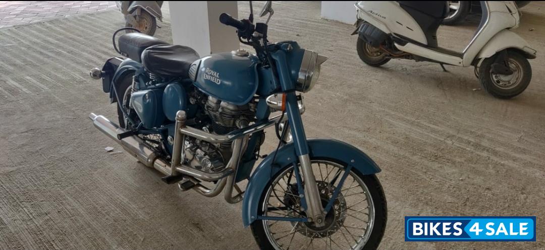 Royal Enfield Classic Squadron Blue Royal Enfield Classic Squadron Blue