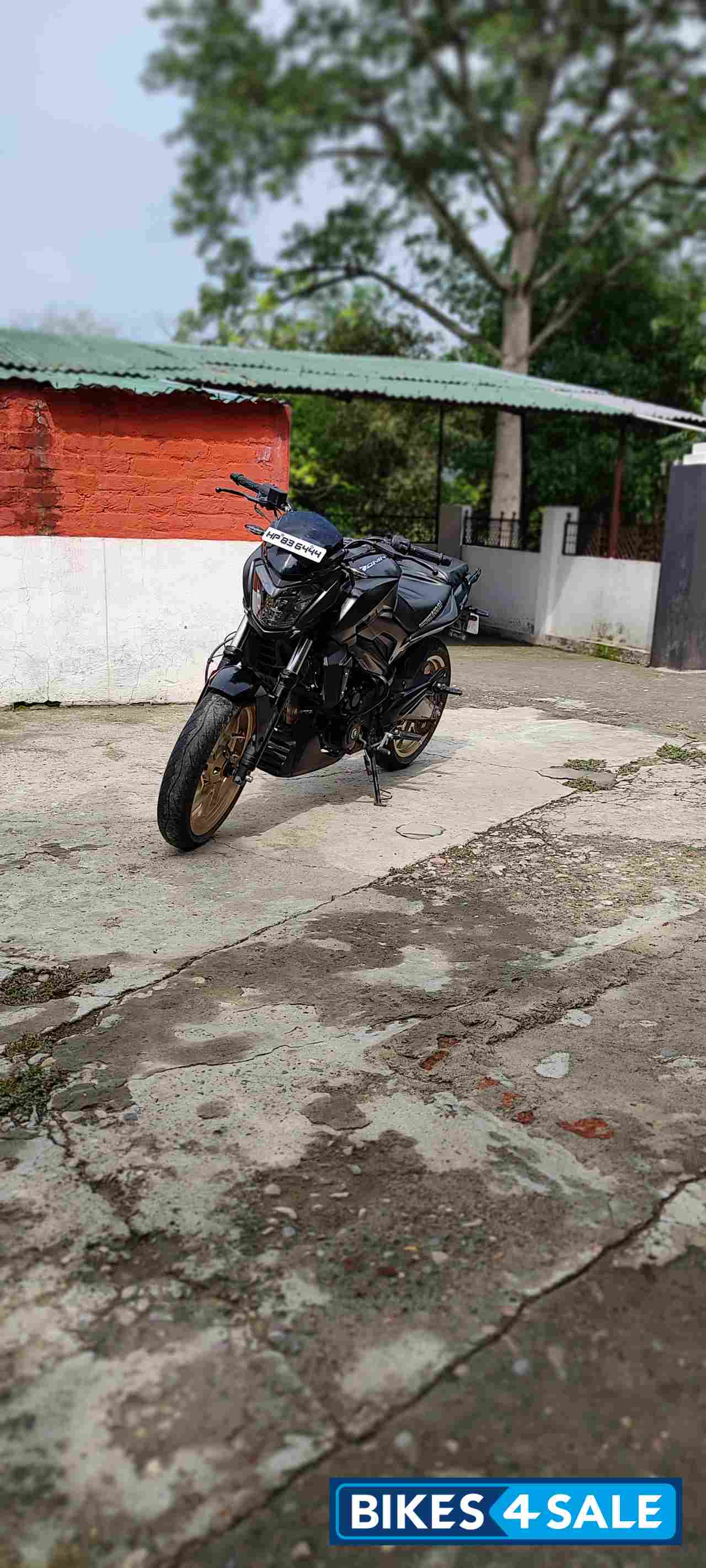 Matte Black Bajaj Dominar 400 Disc