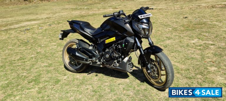 Matte Black Bajaj Dominar 400 Disc
