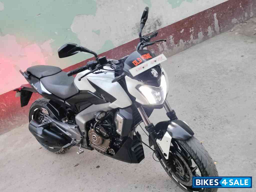 Classic White Bajaj Dominar 400 ABS BS6