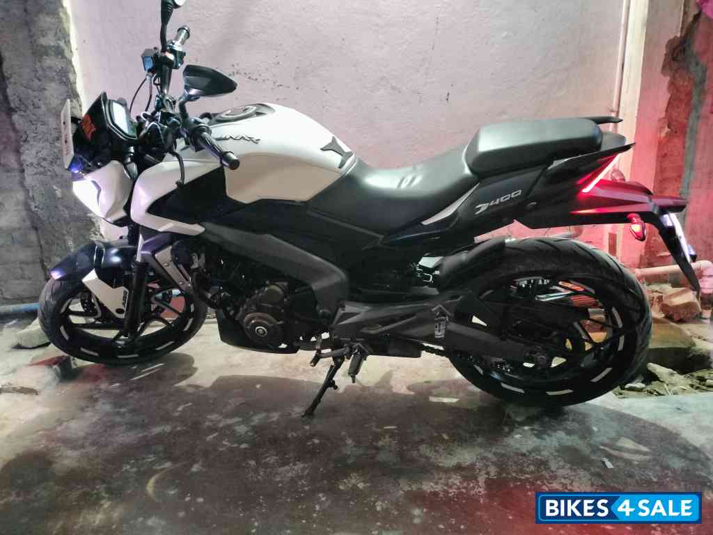 Classic White Bajaj Dominar 400 ABS BS6