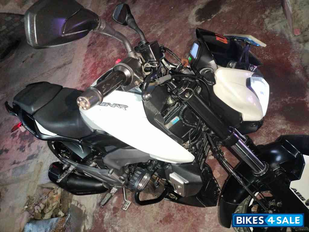 Classic White Bajaj Dominar 400 ABS BS6