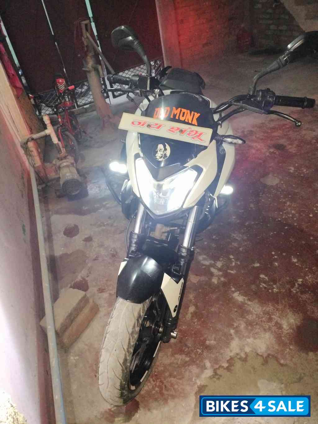 Classic White Bajaj Dominar 400 ABS BS6