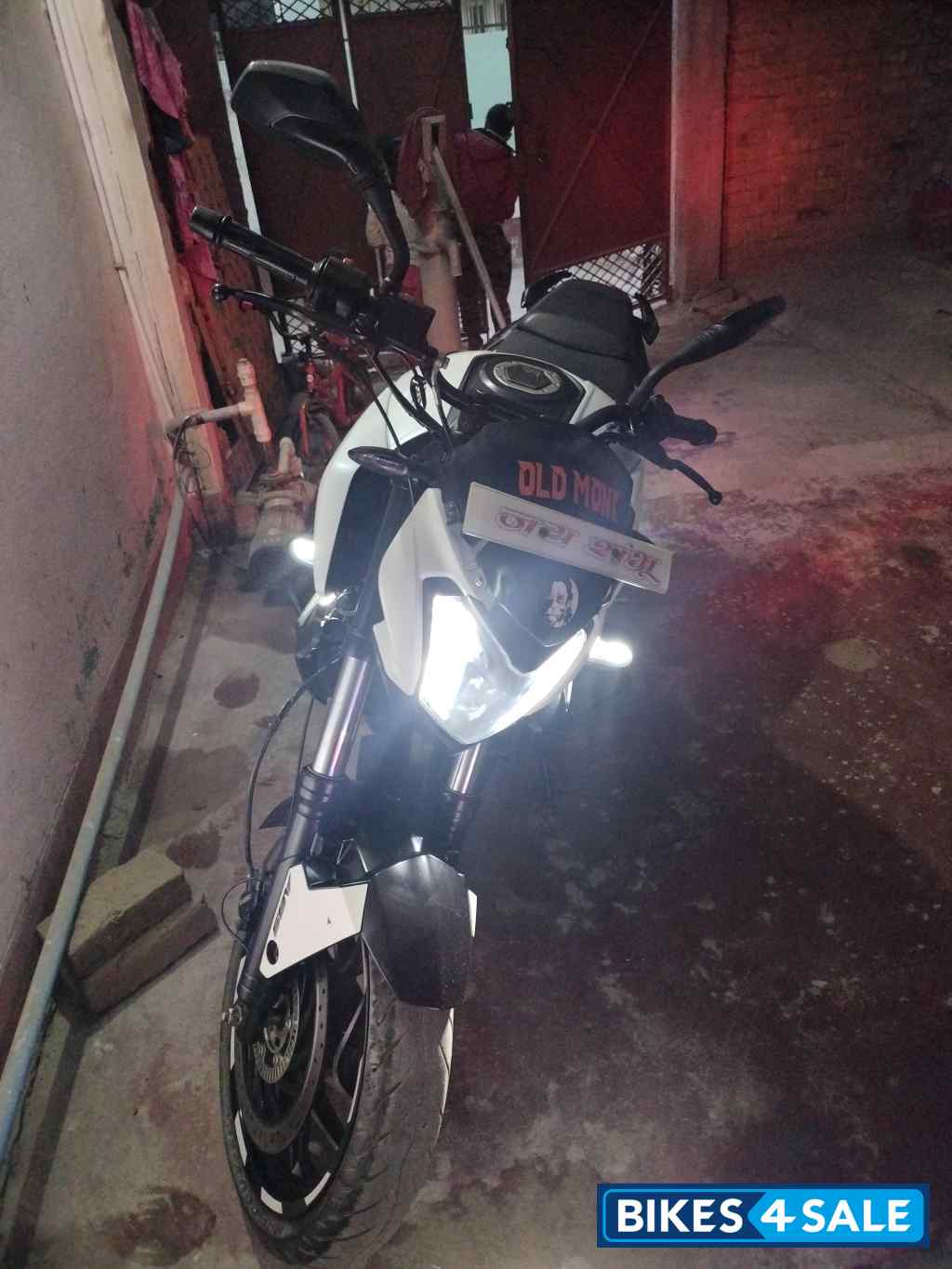 Classic White Bajaj Dominar 400 ABS BS6