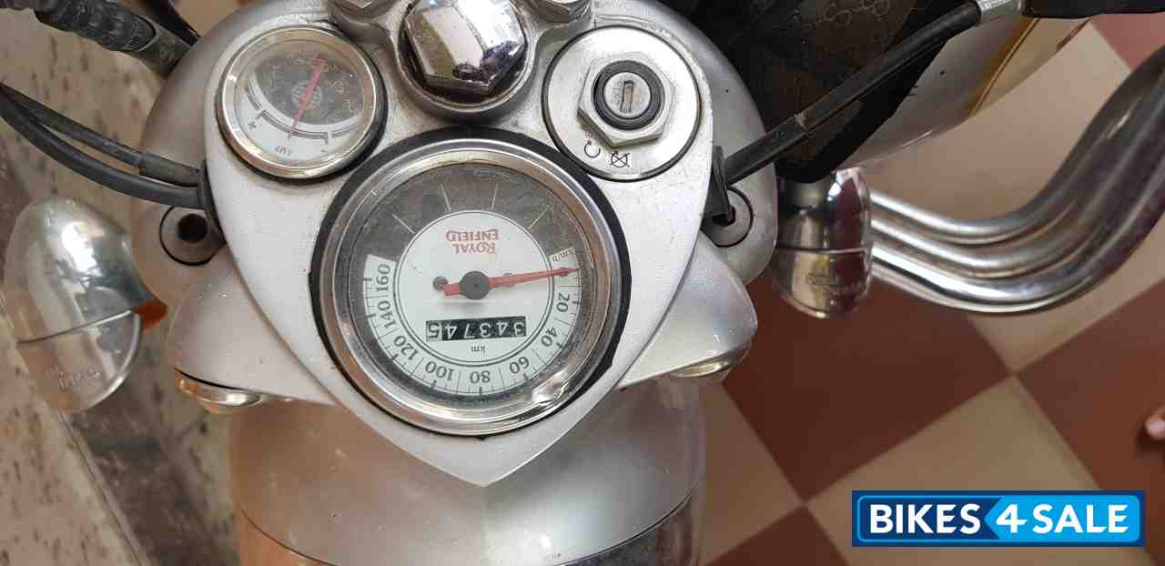 Silver Royal Enfield Classic 350 Silver Royal Enfield Classic 350