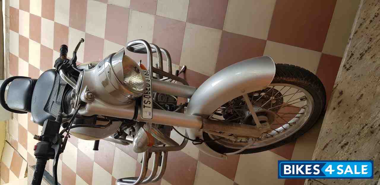 Silver Royal Enfield Classic 350 Silver Royal Enfield Classic 350