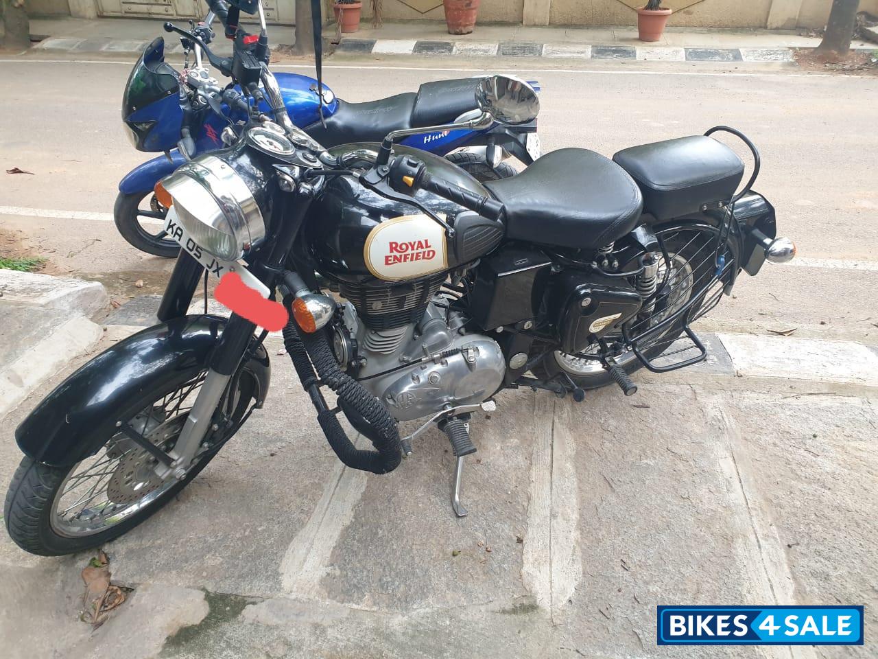 Black Royal Enfield Bullet Standard 350