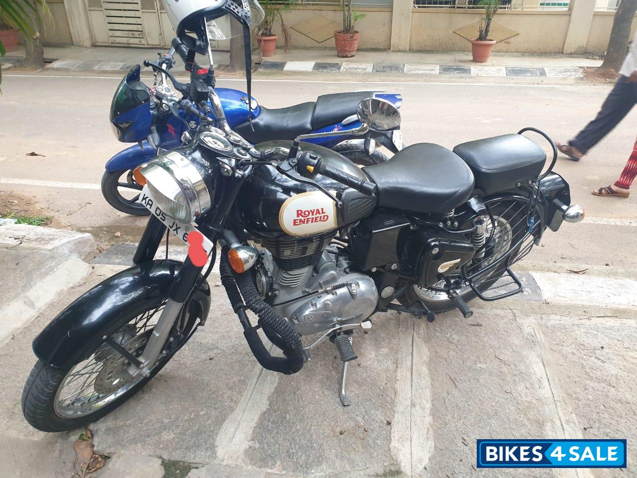 Black Royal Enfield Bullet Standard 350