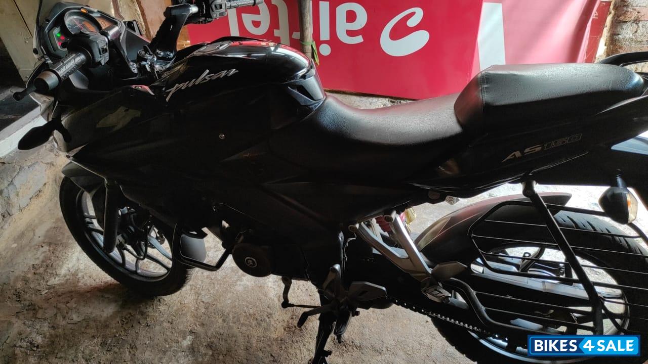 Black Bajaj Pulsar AS 150 Black Bajaj Pulsar AS 150