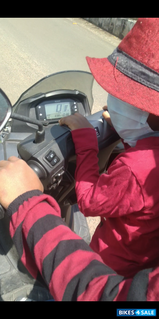 Gray Suzuki Burgman Street BS6