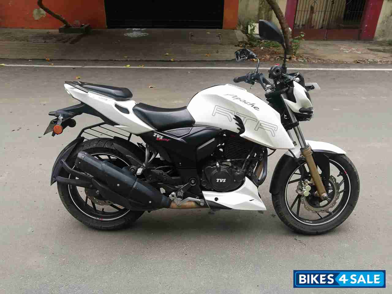 TVS Apache RTR 200 4V