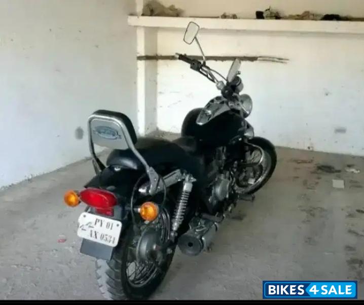 Bajaj Avenger 200 DTS-i