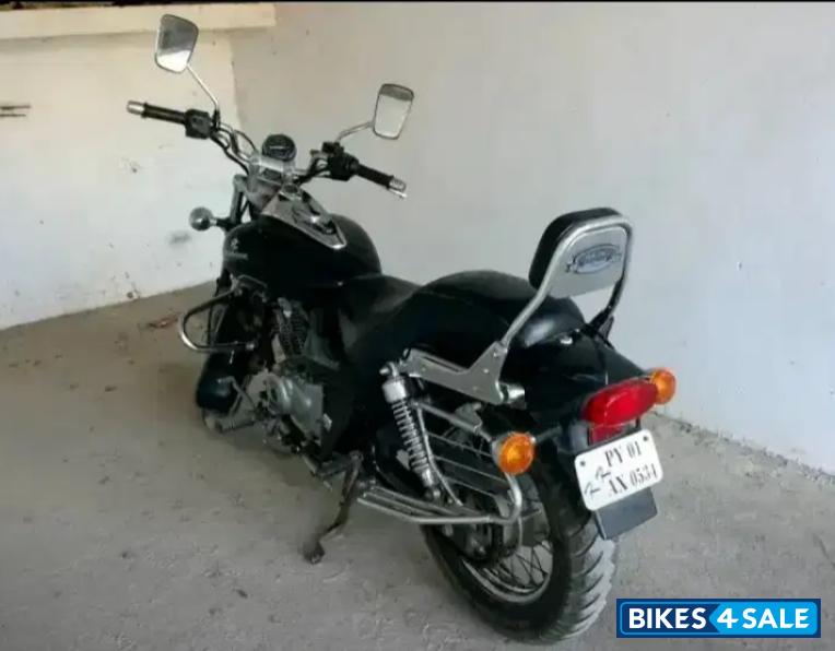 Bajaj Avenger 200 DTS-i Bajaj Avenger 200 DTS-i