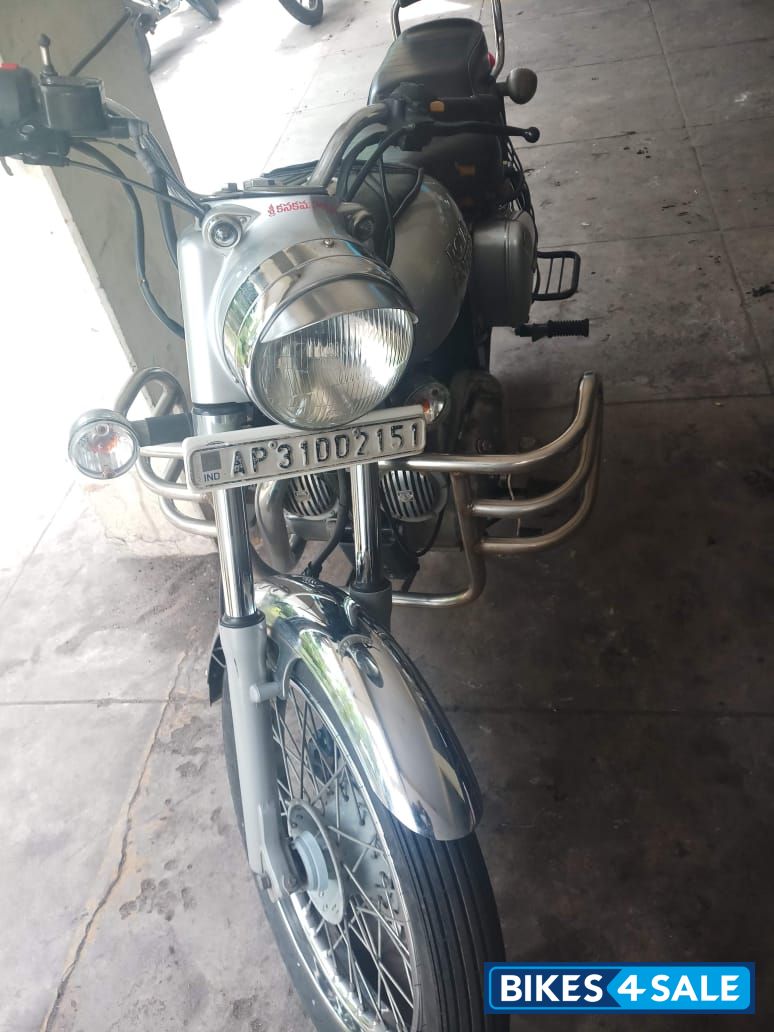 White Metalic Royal Enfield Bullet Electra White Metalic Royal Enfield Bullet Electra